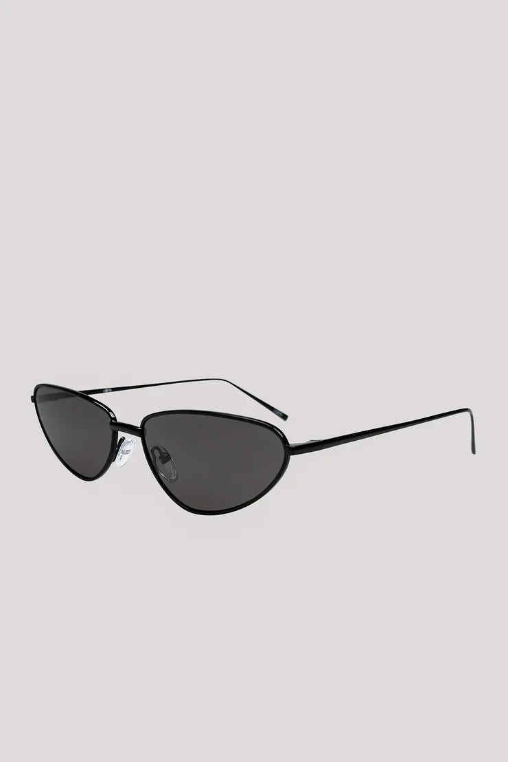 Otra Aster Sunglasses Black / Smoke