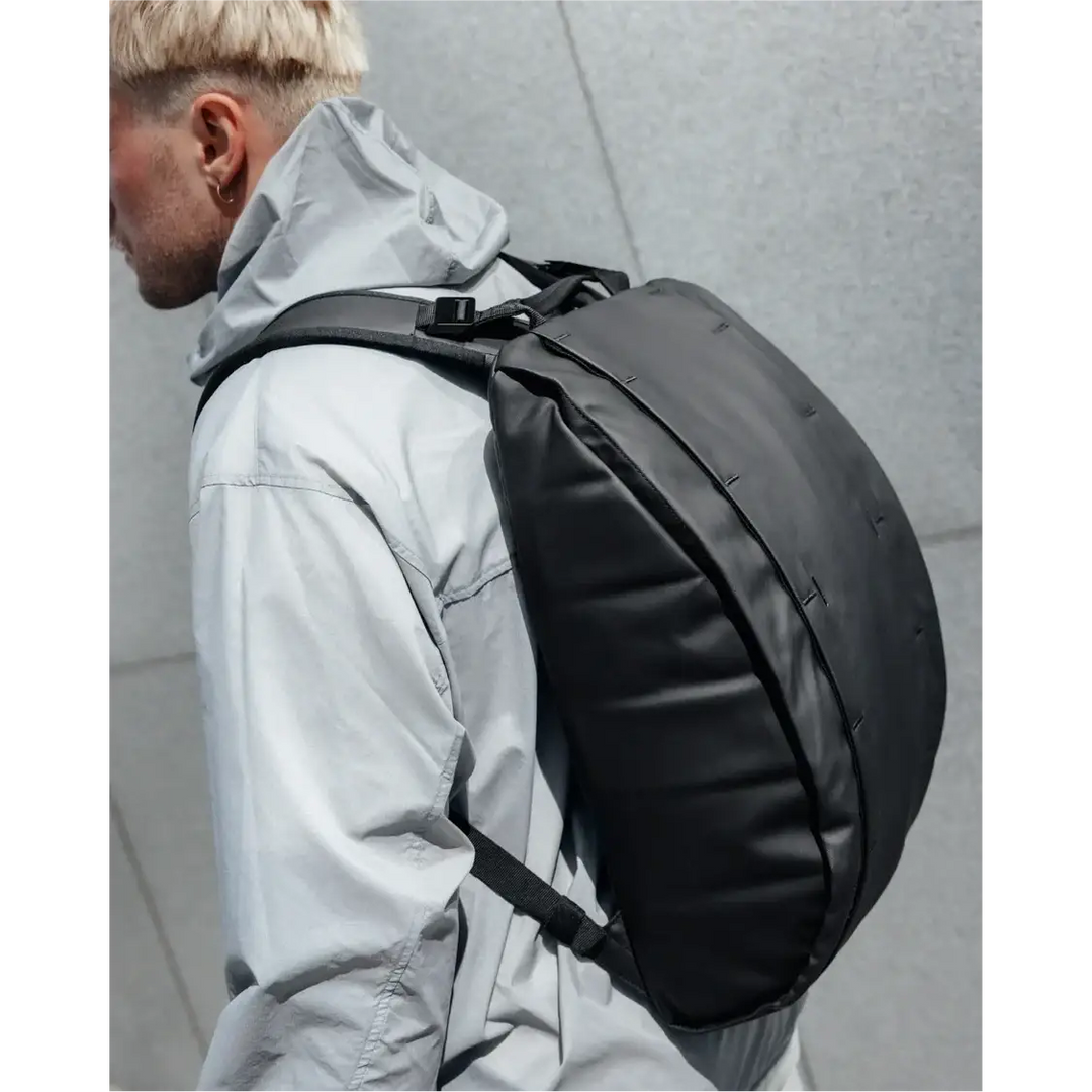 D_b_ Hugger Base 15L Backpack 
