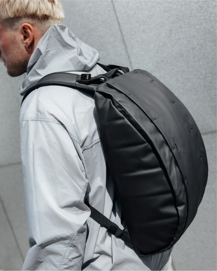 D_b_ Hugger Base 15L Backpack 