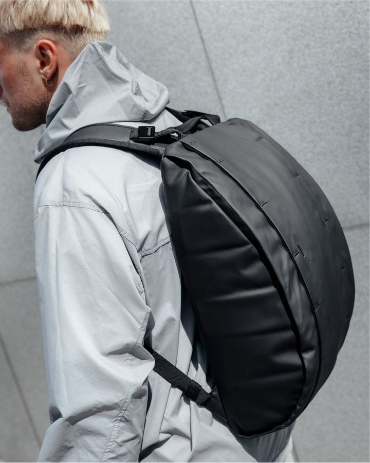 D__b_ Hugger Base 15L Backpack 