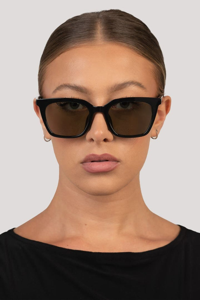 Otra Bree Sunglasses Black / Olive 