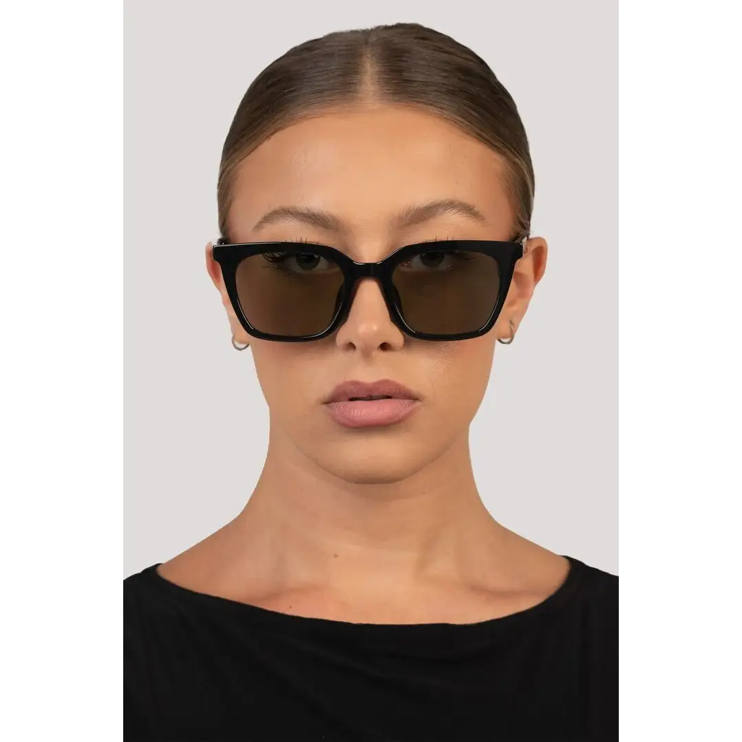 Otra Bree Sunglasses Black / Olive 