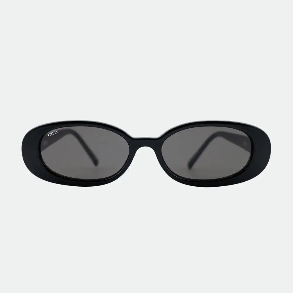 Otra Gina Sunglasses - Black / Smoke