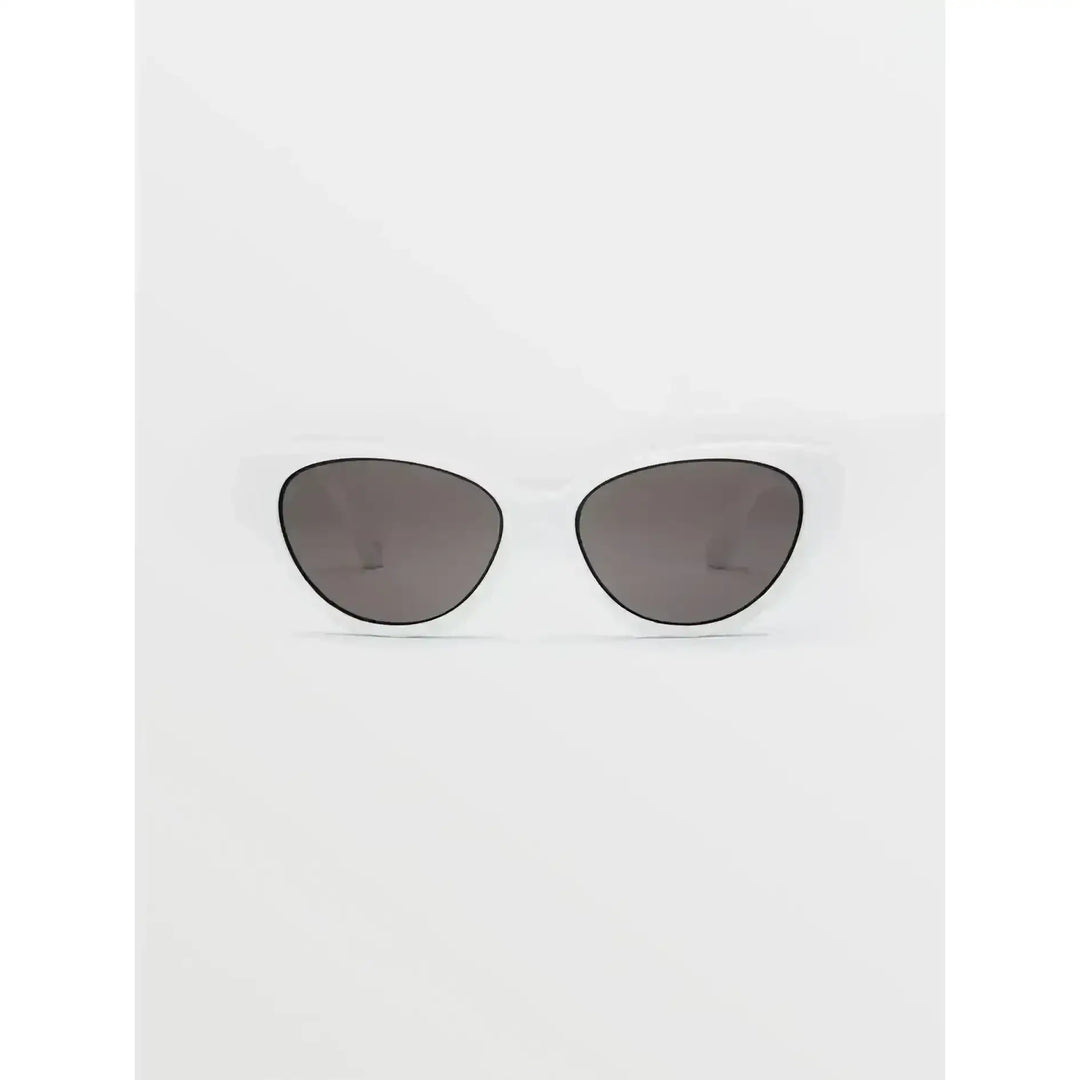 Volcom Womens Butter Sunglasses provide 100% UVA/UVB protection. 