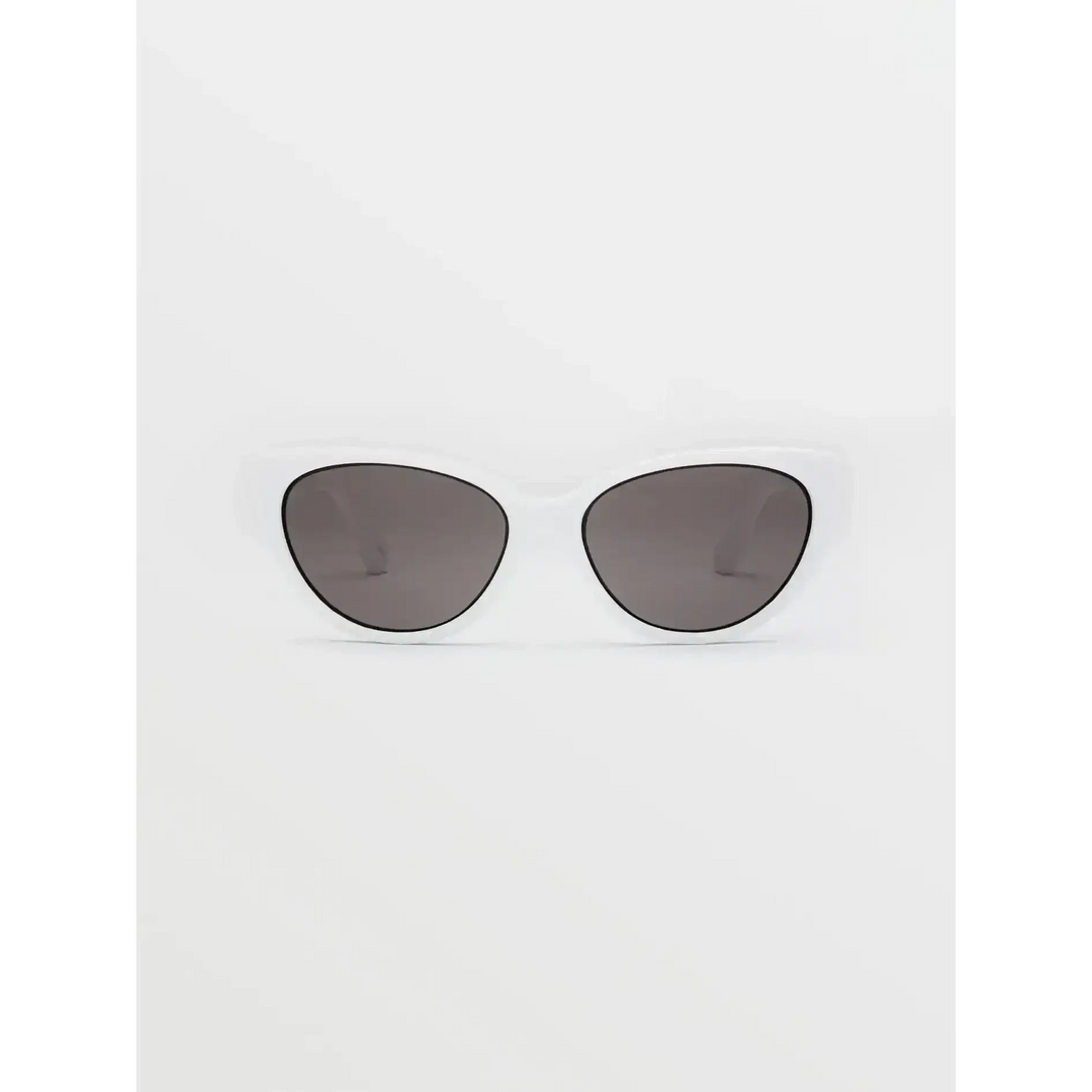 Volcom Womens Butter Sunglasses provide 100% UVA/UVB protection. 