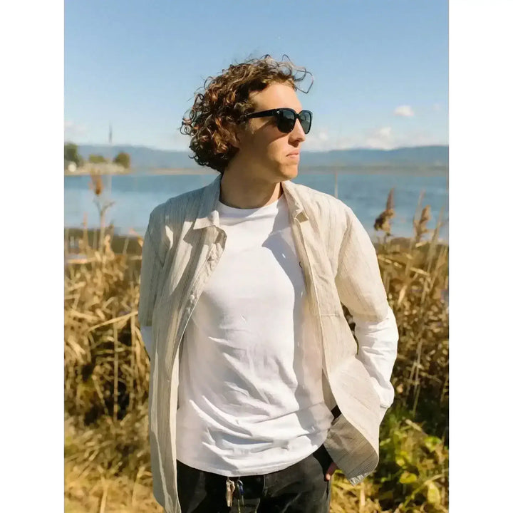 Volcom Freestyle Sunglasses offer 100% UVA/UVB protection with Gloss Black frames. 