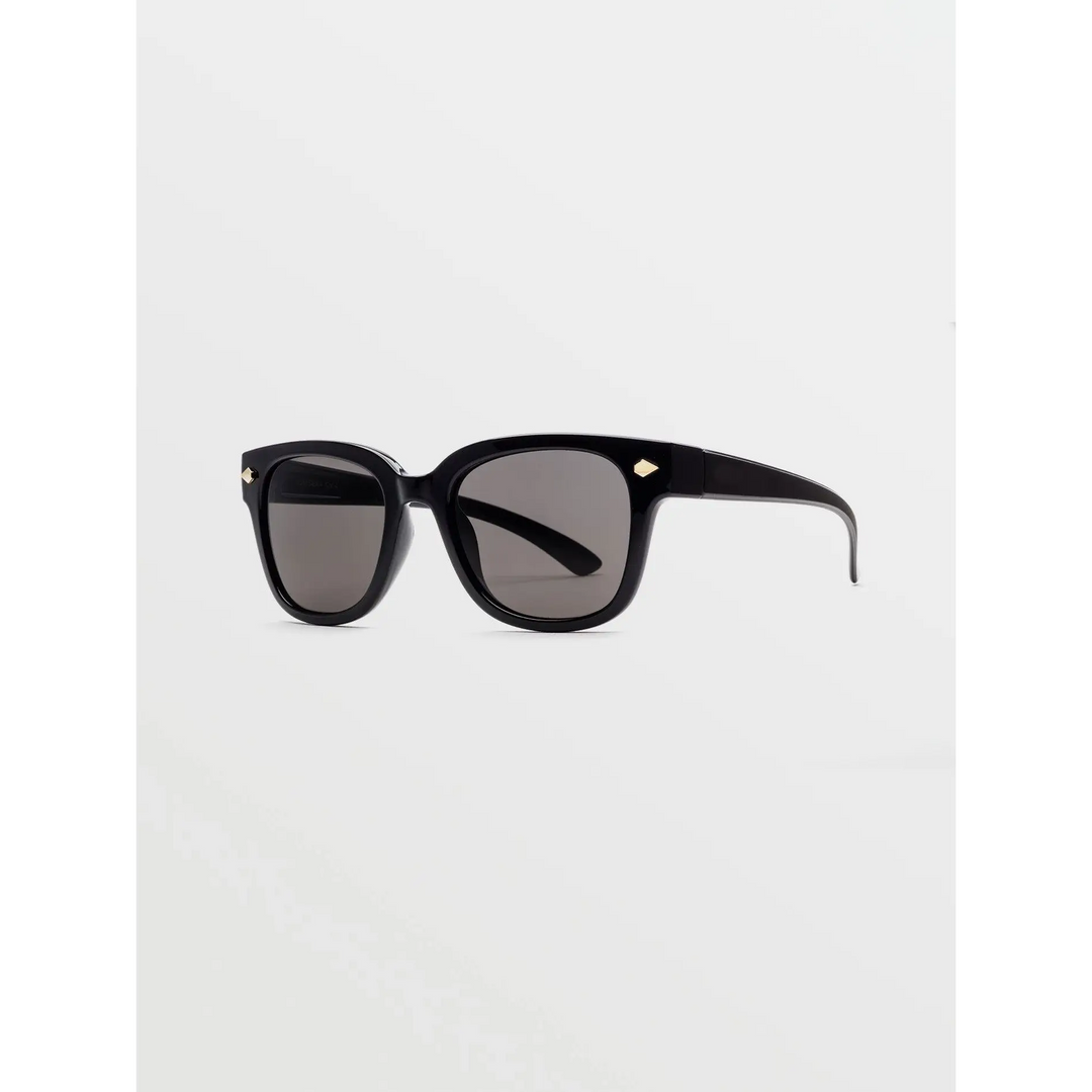 Volcom Freestyle Sunglasses offer 100% UVA/UVB protection with Gloss Black frames. 