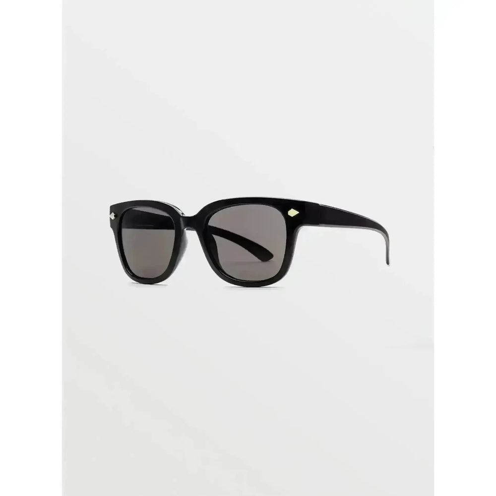 Volcom Freestyle Sunglasses offer 100% UVA/UVB protection with Gloss Black frames. 