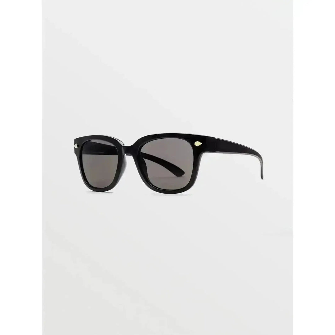 Volcom Freestyle Sunglasses offer 100% UVA/UVB protection with Gloss Black frames. 