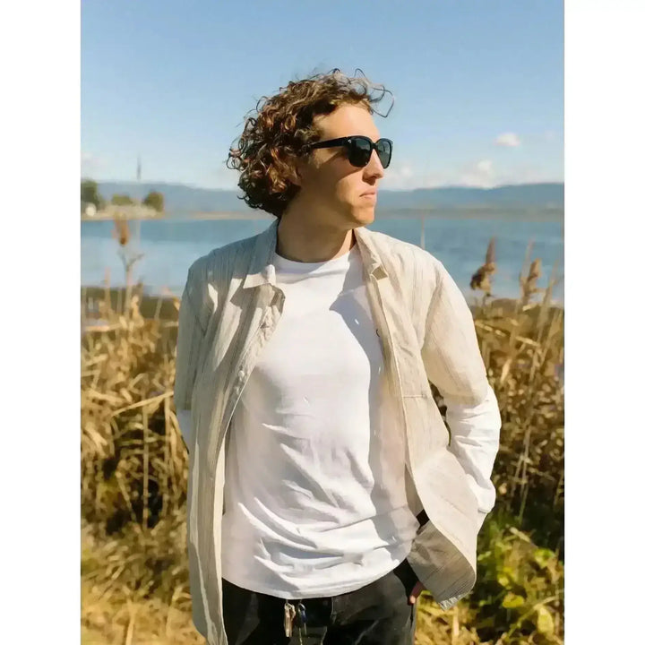 Volcom Freestyle Sunglasses offer 100% UVA/UVB protection with Gloss Black frames. 