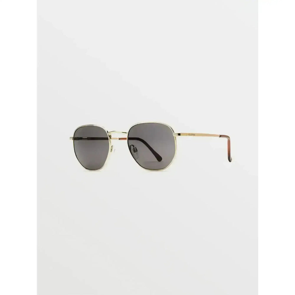 Volcom Happening Sunglasses provide 100% UVA/UVB protection. 